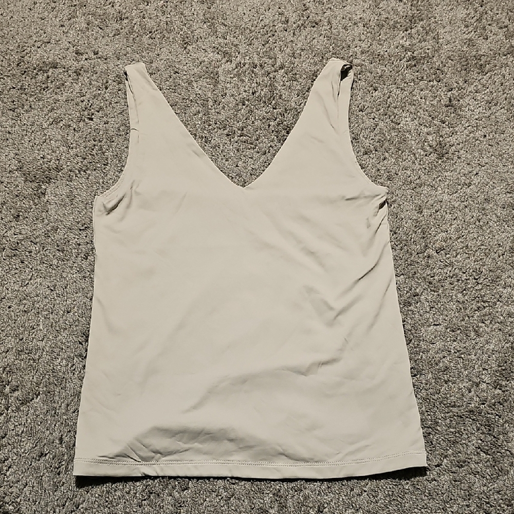 9 Piece Bundle 5- Size M - Picture 3 of 11